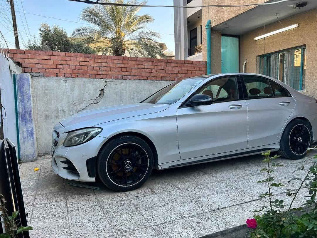مارسدس c300 
2016 
فول مواصفات تحكم ستيرن بنوراما على طول السيارة ماشية ١٠٠ 
كشنات جلد تدفئة اخوان حادث امريكه فقط جاملغ بس لسياره وضع شركه ابيعلك عوزه كرنك بس لسياره عله عطله ترايه للبصره تحويل شوكت متريد ترايه ناعم يخبل  امانه اسياره احله من لصوره  اخوان سوي تعليق يوصلك لسعر  مكان لسياره بغداد البلديات *********** لخاص مفتوح وبلعافيه عل ياخذه
