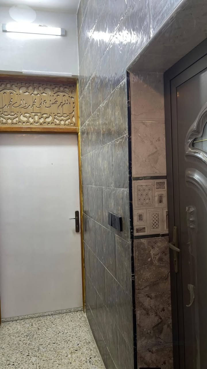 بيت للبيع
مساحة 100 متر 

طابقين كاملات 

اساس رفت ارتفاع 80

الواجهة 5 النزال 20 بناء طابوك 

زراعي سند 25 وكالة ام الصورة 

خدمات كاملة 

العنوان بغداد الزعفرانية منطقة الجواهري 

الاستفسار على الرقم ***********
