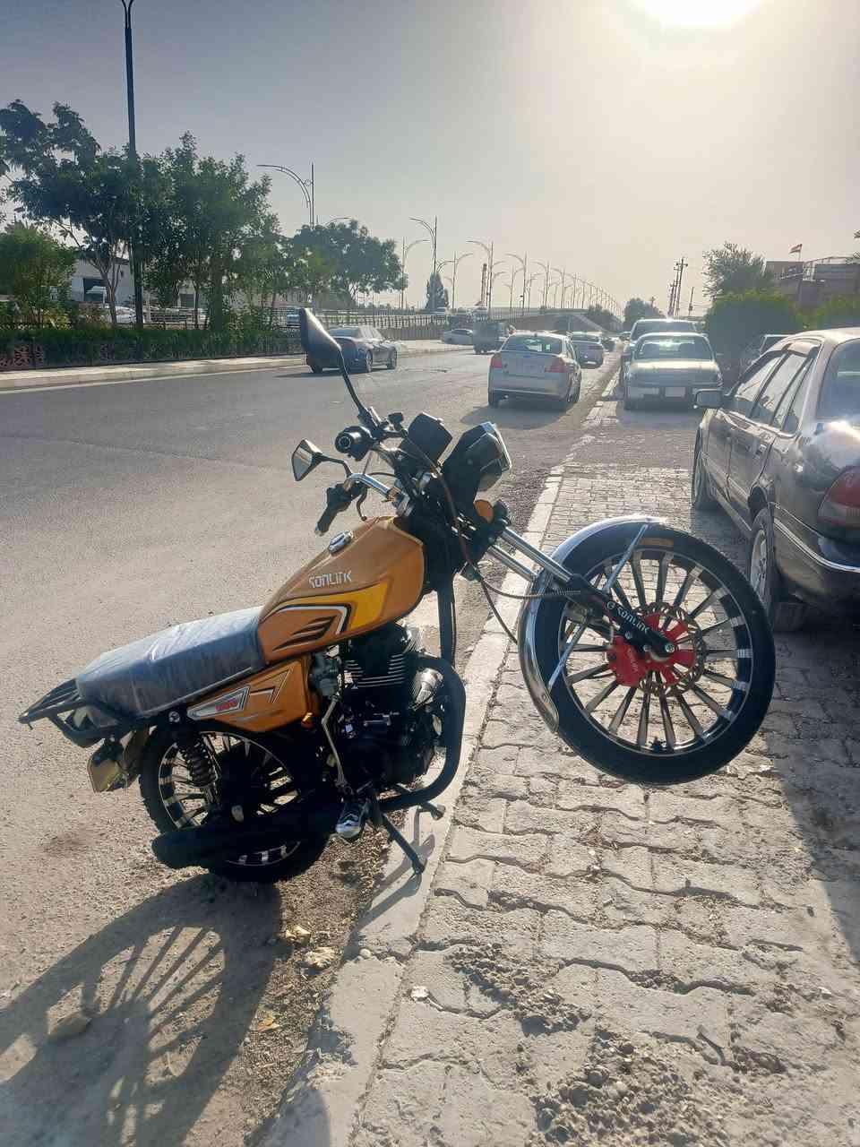 سلام عليكم اخوان دراجة ايرانية سونك 24شڪل 25دراجة. بعدهة عل بلاد محرك 200 بلادية ما ممدودة عليهة صبانة تجي تفحص وين متريد سويجين وياهة السعر 825وبيهة مجال قليل المڪان فلوجة متواجد خاص وهاذ واتسابي ***********وتحياتي للجميع
