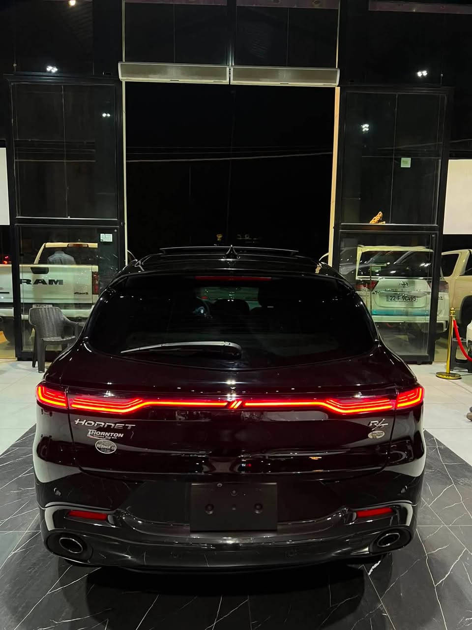للبيع  Dodge Hornet RT Plus موديل 2024 
Haybrd
• 4 سلندر بنزين + هايبرد + شحن كهرباء
* موديل: 2024
* ممشى: 16 ألف ميل
* اللون: أسود
* صبغ فقط جامرلخ سكن
* الضرر: جاملغ أمامي بدون دواخل

المواصفات:

* محرك 4 سلندر توربو
* دفع رباعي (AWD)
* GT Plus فول مواصفات
* سقف بانوراما
* كشنات جلد كهرباء للطرفين
* تبريد وتدفئة للكشنات الأمامية
* ذاكرة لكرسي السائق 
* نظام صوت Harman Kardon
* شاشة 10.25 إنج
* عدادات ديجيتال 12.3 إنج
* Apple CarPlay و Android Auto لاسلكي
* شحن لاسلكي
* كاميرات 360°
* 4 كامرات 
* حساسات أمامية وخلفية
* مثبت سرعة راداري
* مراقبة النقطة العمياء
* مساعد الحفاظ على المسار
* فرملة طوارئ
* تشغيل بصمة + تشغيل عن بعد 
* صندوك خلفي كهربائي
* إضاءة LED كاملة
السيارة نظيفة جدا و ما ناقصها اي شي 
ژماره كاتى يترقم اربيل سليمانية دهوك

للأستفسار 
*********** واتساب
*********** اسيا
