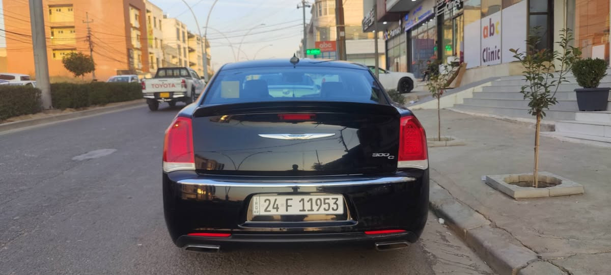 السلام عليكم شباب السيارة تروح فدوة لاصغر واحد بيكم.
عندي فيديو توضيحي كامل خارج و داخل السيارة رقم دهوك و بأسمي وسنوية جديدة
كرايسلر c300 دخول كلين فول مواصفات بيها بس كم ملاحظات بارد شي حيل بسيط يمي صارت لا تبديل لا صبغ.
موديل 2017 اللون اسود
كشنات خزن ميموري تدفئة تبريد 
ماشية 156 ميل
بانوراما 
بيها كتاب تضليل 80 بالمية
................................
حياك الله خابر وتدلل السعر 
217 ورقة وبيها مجال للي رايدها 
***********
................................
