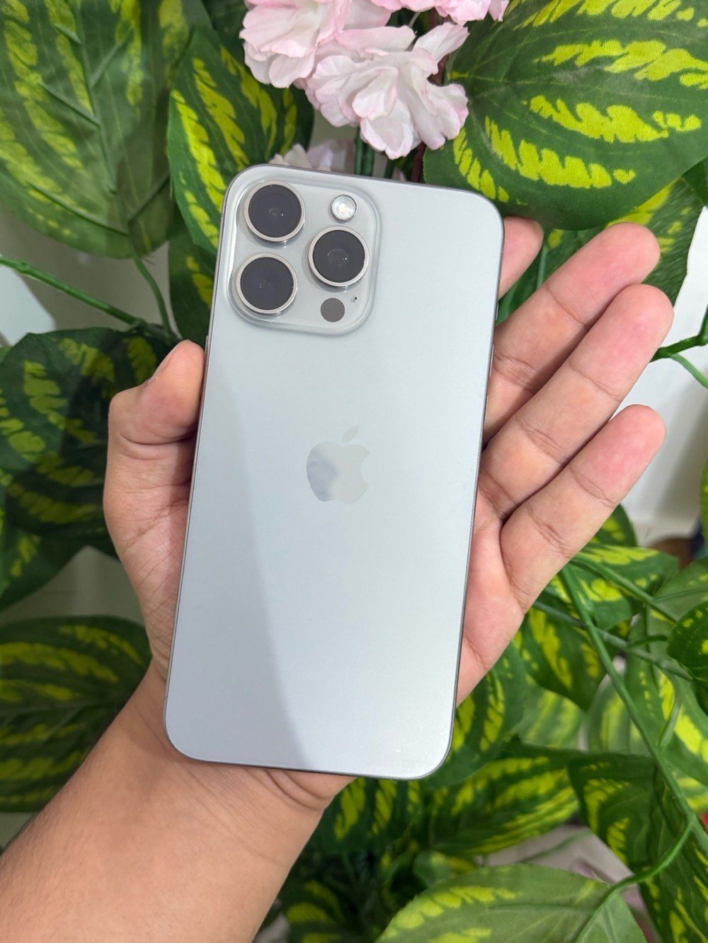 📱 للبيع آيفون 15 برو ماكس – 256GB 🔥

🔹 الجهاز مبدّل شاشة أصلية.



🔹 فيس آيدي شغال ✅



🔹 راجع وتر بروف 



🔹 الشاشة ما مرفوعة.



🔹 صحة البطارية: 85%.



🔹 الذاكرة: 256GB.



🔹 الجهاز نظيف وشغال.



💰 السعر: 825 ألف قابل للتفاوض



📍 المكان: بغداد – الزعفرانية



📞 للتواصل: 079023723