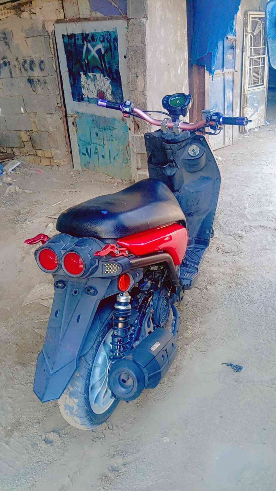 سلام عليكم سكنس جبلي لون احمر دراجه نظيفه ومنزلها رمبه قبل شهرين دراجه بسمي مكينه مامفتوحه بلاديه ويل وتأير رياضي سعرها مليون و٤٠٠ وبيها مجال العنوان بغداد البياع الشرطه الخامسه ***********
