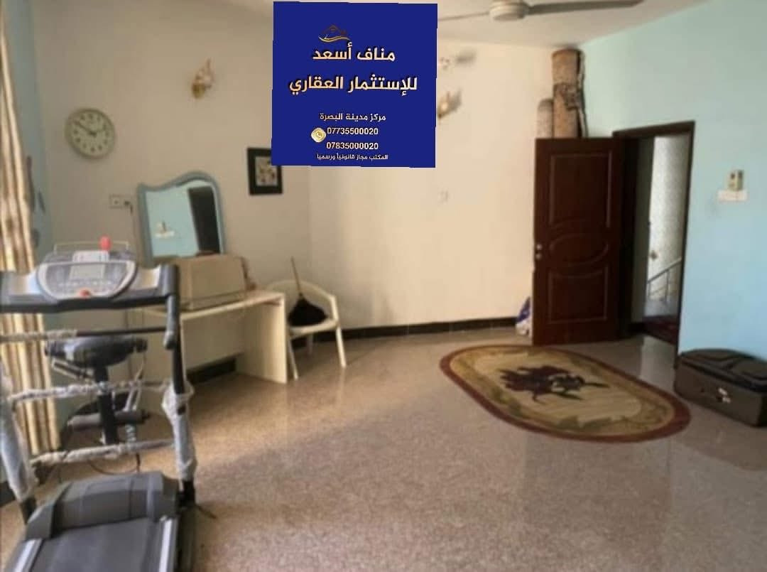 السلام عليكم يوجد بيت كامل للايجار   مساحته ٣٠٠ متر يتكون من خمس غرف جديده مع صحيات عدد ٢ وصالتين كبيرات البيت يتكون من طابقين 
الموقع البصره الطويسه  قربب على الشارع العام 
للايجار فقط شركه او مكتب للاستفسار الاتصال على ‭
‭ ***********‬ ‭
