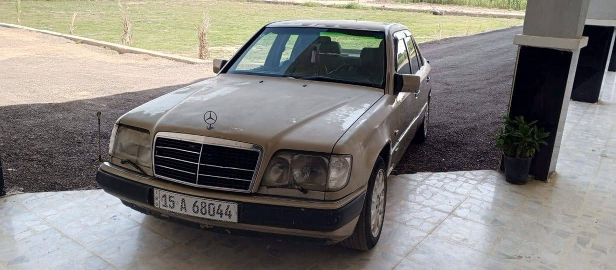 السلام عليكم للبيع مارسيدس موديل  1991 
محرك دب 300es بلادي كير ومحرك مكفولات تبريد بلاد تخم تاير جديد ويل جديد هزه جديده بسمي تحويل مباشر مستعجل بيع سعر ٥٥ وبي مجال عنوان بغداد اليوسفيه ناحية القصر الاوسط للاستفسار على وات ساب مفتوح او اتصل 
***********
***********

