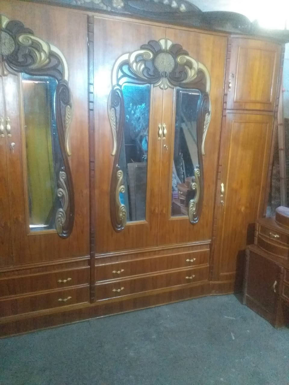 السلام عليكم للبيع غرفه صاج حطاطه مستعمله بس نظيفه مكان ابو غريب  شارع زيتون  اسعر  ٧٠٠ الف    هاتف ***********
