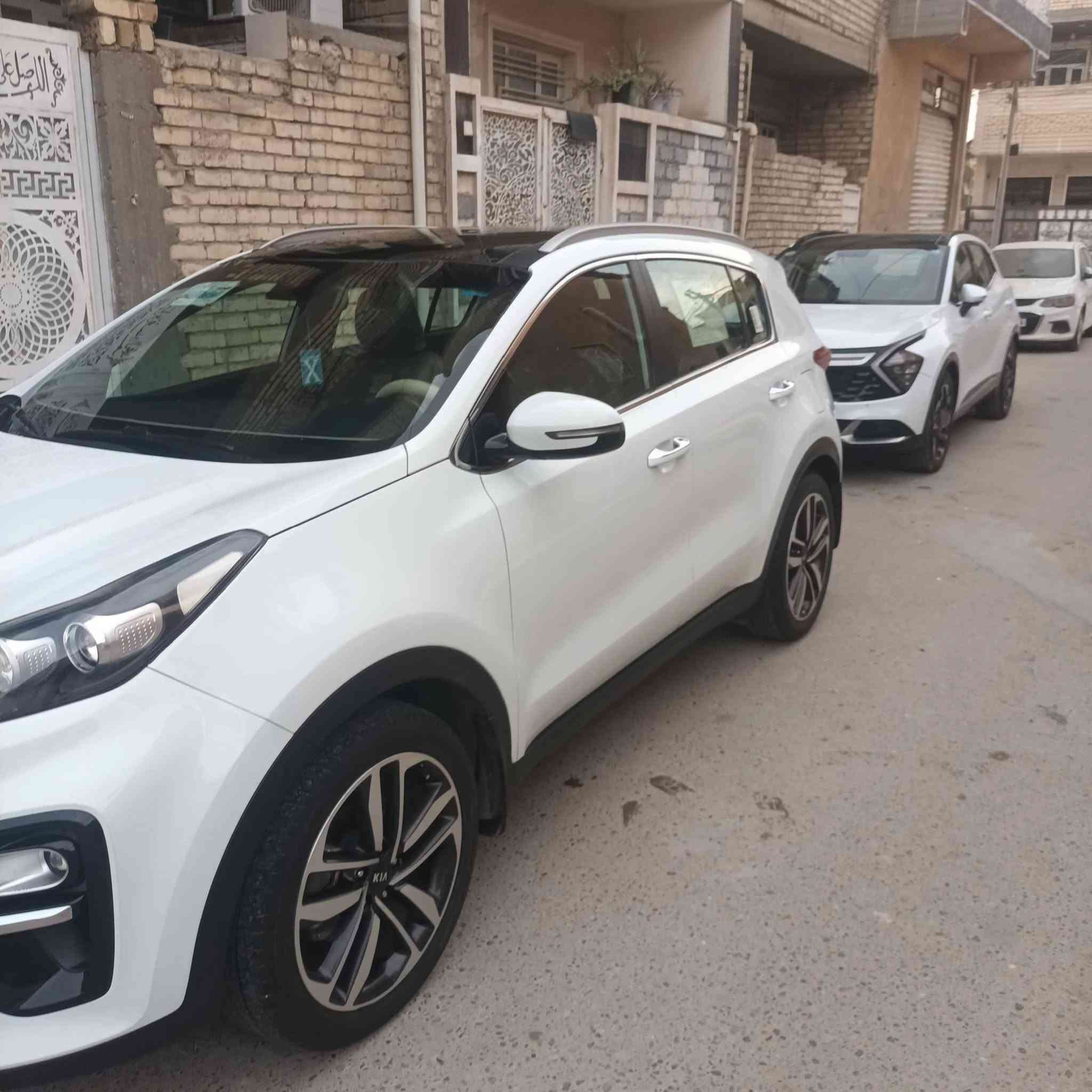 ابيض • ٢٠١٩ • ٧٧٠٠٠ كم