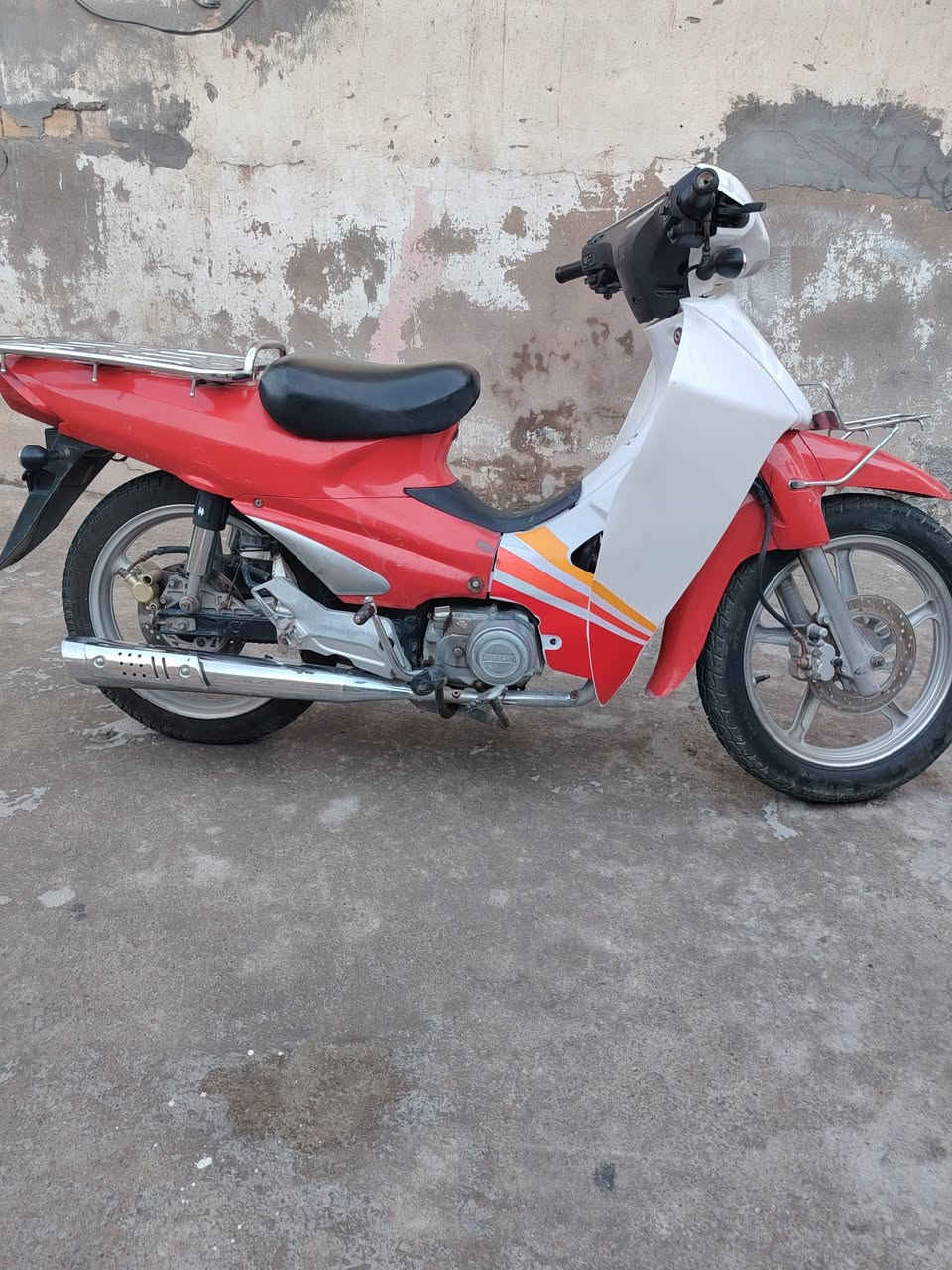 سلفيز نظيف واي شي مابيه للبيع بسعر 650 وبي مجال للاستفسار على ***********
