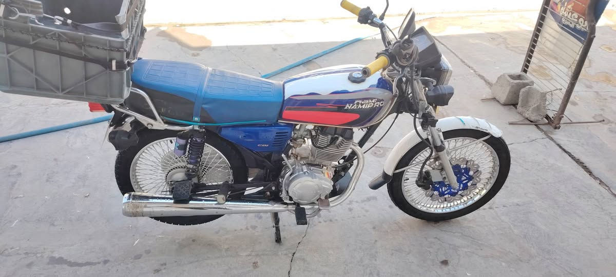 السلام علیکم دراجه اللبيع موديل25 نامه برو محرك 200  كفله عامه السعر 700 بي مجل حك جيه أوراق مكان خانقين قولاي خاص او رقم ***********
