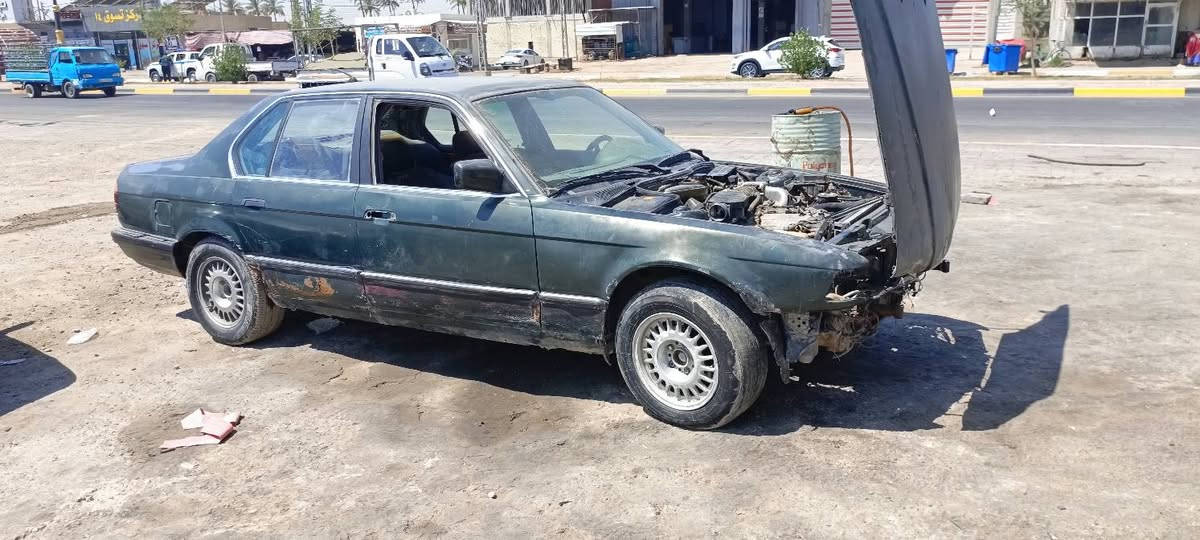 ابيعلك محرك وكير وتايرات.
صاحبها بالنجف ومااندله سعرها ١٢ ورقه مكاني كربلاء طويريج ***********
السياره تمشي بس تخربط الايرفلو عاطل بس مكينه وكير نضيفات مابيهن شي
