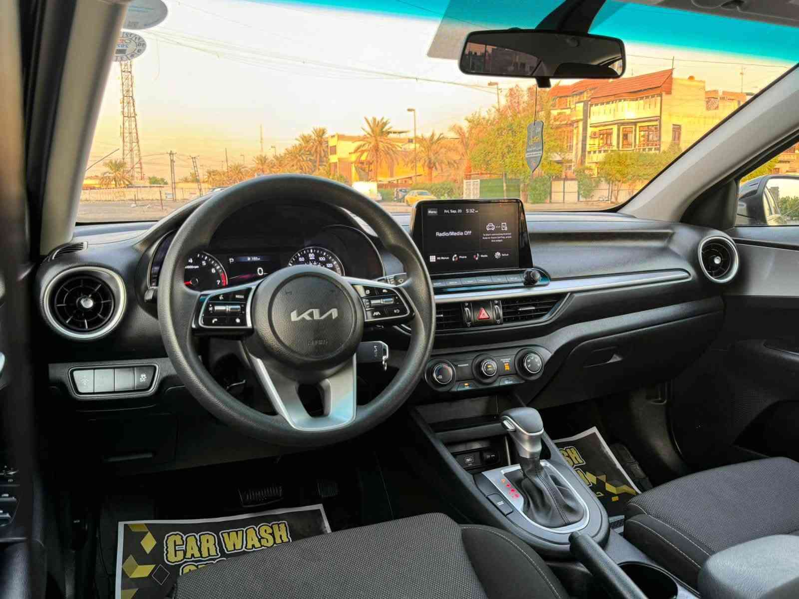 السلام عليكم
🔹كيا فورتي 2023 
🔹رقم دهــوك 
🔹باسمي السياره + تحويل مضمون %💯
🔹مواصفاات السياره 
🔹شاشه حجم كبير  + كامره دواره 
🔹رادار امامي اوتو بريك   
🔹نضام تحديد مسار للسياقه الالكترونيه
🔹تحكم استيرن كل الجهات 
🔹بلوتوث + اواكس + واي فاي   
🔹مانع انزلاق + كروز سرعة 
🔹محرك 2000 دوش  
الحادث مثل ما موضح بلصور فقط بنيد وجاملغ وبدلتهن 
------------------------------------------
السعر 135  وبيها مجال بسيط 
رقمي للستفسار ***********
العنوان... بغداد الطالبيه
