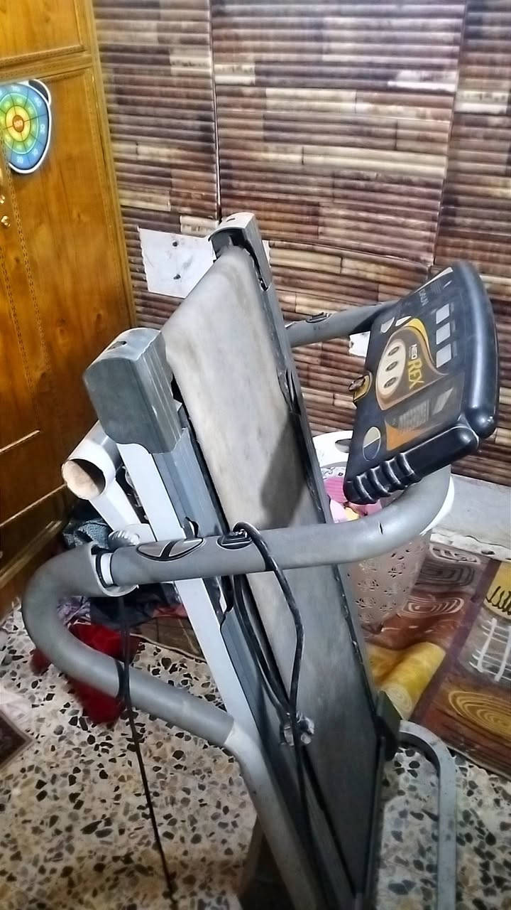 السلام عليكم جهاز جري مستعمل نضيف شرط الفحص يتحمل اكثر من 120 كيلو وسعره 100وبي مجال مكاني بغداد مدينة الصدر الحميديه شارع المصاليخ ***********
