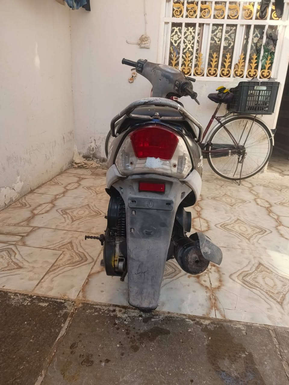 دراجه ماكس منغوله للبيع دراجه نضيفه حاويه صارلي 5اشهر من اخذتها وشرط تاخذها وين مايعجبك السعر خاص وهذا رقمي *********** فقط اتصال وتكدر تراسني ع ماسنجر خاص
