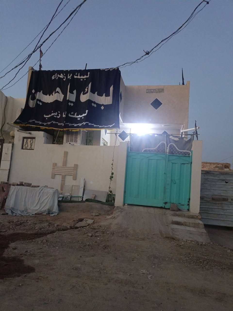 لا توجد تفاصيل

نص مكتوب في الصور:
- ياالله السلام عليكم عدنه بيت 100م طابق ونص طابو زراعي سند 25تتكاتب مباشر وي صاحب الأرض كربلاء الحر الصغير شارع المستوصف حي الحسن يبعد عن الامام خمس دقائق بسيارة البيت يصلح حسينيه للزوار ويصلح سكن خدمات ماء كهرباء مجاري البيت الطابق الاول بلوك حي صناعي الطابق الثاني فرمستون زائد الستايير طابوك يحتوي البيت على إستقبال ومطبخ وغرفتين نوم وصاله وصحيات خارجيات وداخليات زائد منورين ارتفاع البيت عن الشارع متر السعر خاص للاستفسار الاتصال على الرقم *********** يوجد واتساب وبيكم خير وتدللون