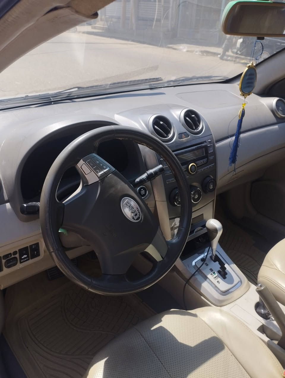 السلام عليكم
BYD G3 13

بيع مستعجل 

سيارة جاهزه مكينة گير حدايدة جاهزات اي نقص بيه ينخصم من حسابه تگلب وشوف على الفحص سنوية ل29 رقم ذيقار  مكان سيارة  موجوده بالنجف 
سعرها 38

***********
