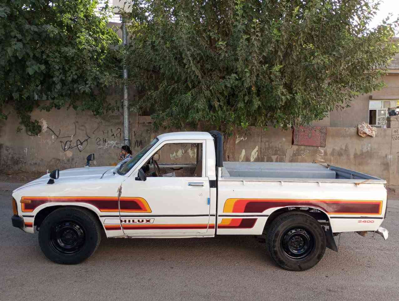 پیکاب مۆدێل1980گێڕومەکینەوئەکسل بەشەرت وەرگەڕاوبەشەرت سەنەوی بەشەرتی ئەوەلیات و حاسیبە چوارتایەی باشی لەژێرە بێتەقەوڕەقە کارەبای گشت گیانی مەزبوت سعری 15گڵاویەک تۆزێک مەجال ***********ژ.م***********ناونیشان چەمچەماڵ
