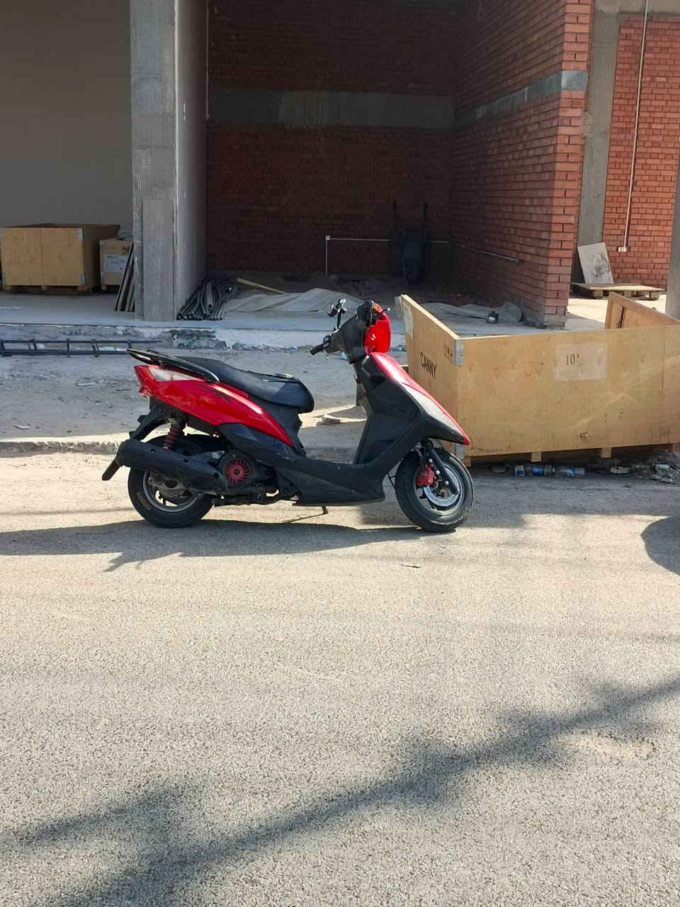 للمراوس فورزه شعدك نضيف نزل ونتفاهم
 ثعلب دراجه خير من الله  
كهربائياتها كلها شغاله 
لايت زنون مكينه ناعمه 
بغداد حي الجامعه
