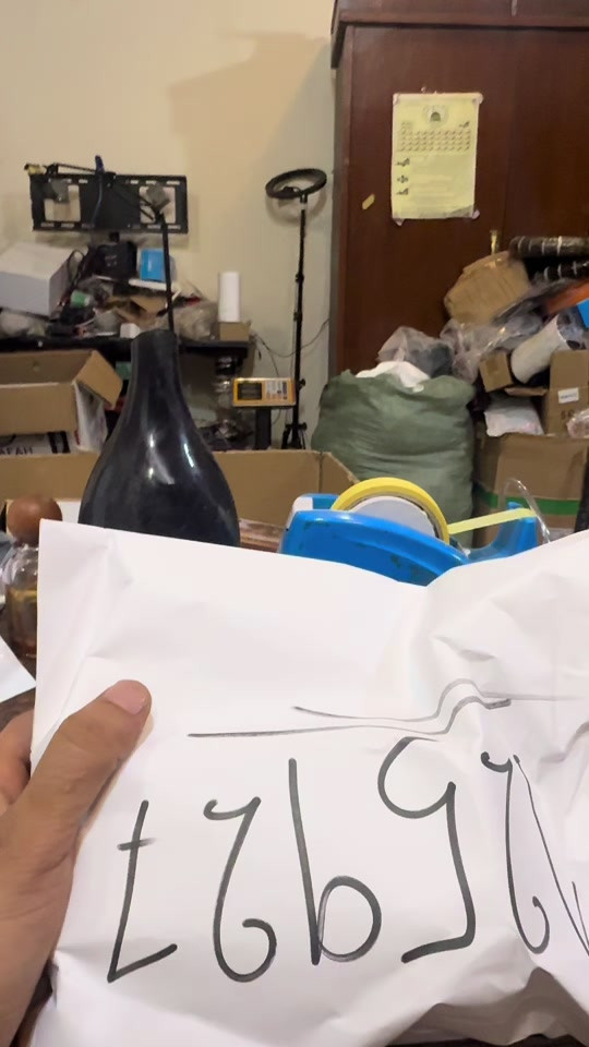 مستحضرات تجميل • مكياج