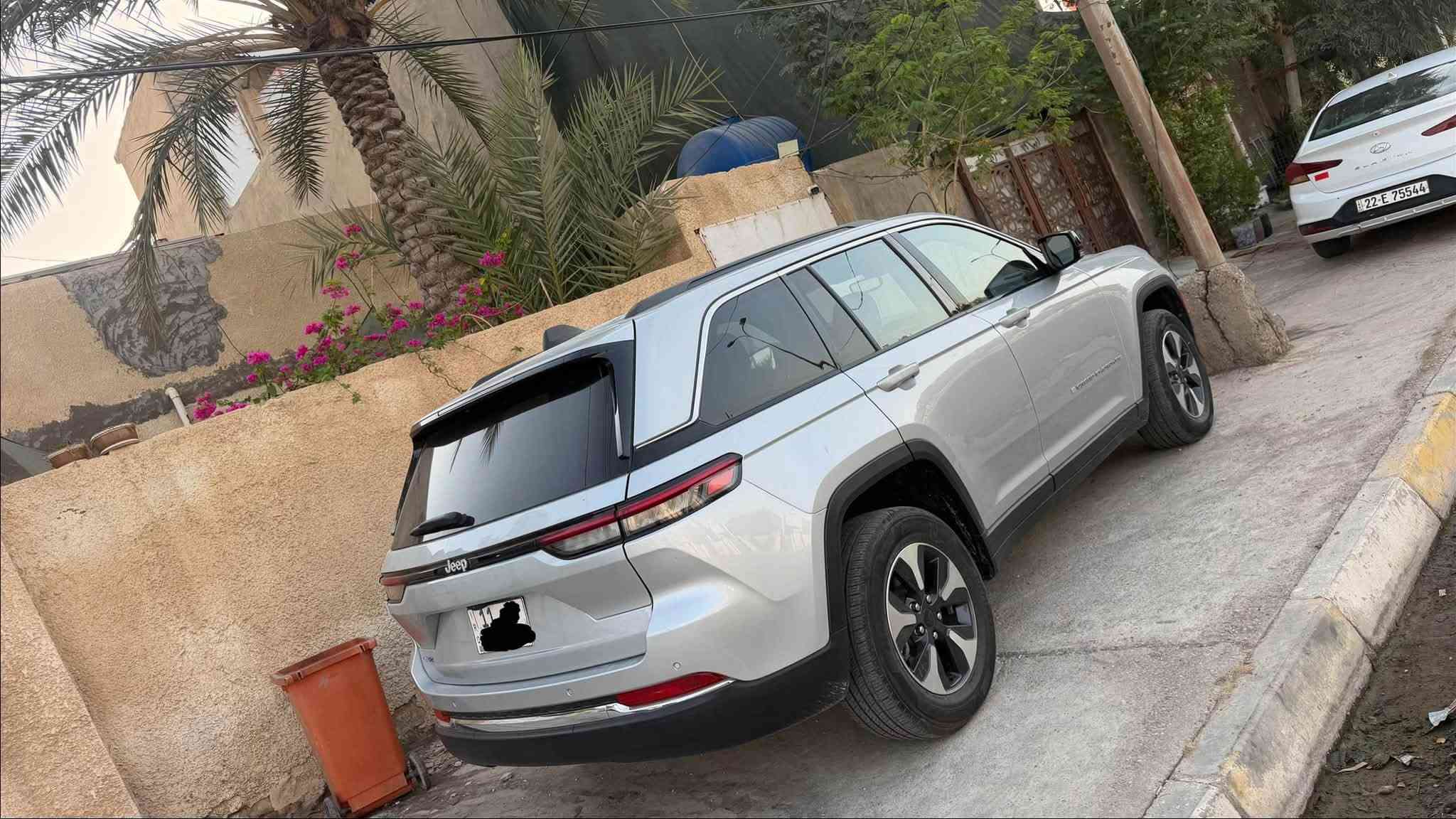 جيب شيروكي 2024 وارد امريكي 4xe
بدون صبغ بدون ايرباك الضرر دعاميه اماميه فقط رقم بغداد / رقم الشاصي مرفق والسونار مرفق بالصور ماشيه 56 الف كيلو متر 
محرك 2000 توربو كشنات جلد
بانوراما 
مودات قياده 
شاشه جبيره 
مكان السياره بعقوبه
***********
السعر 295 وبيهه مجال بسيط
