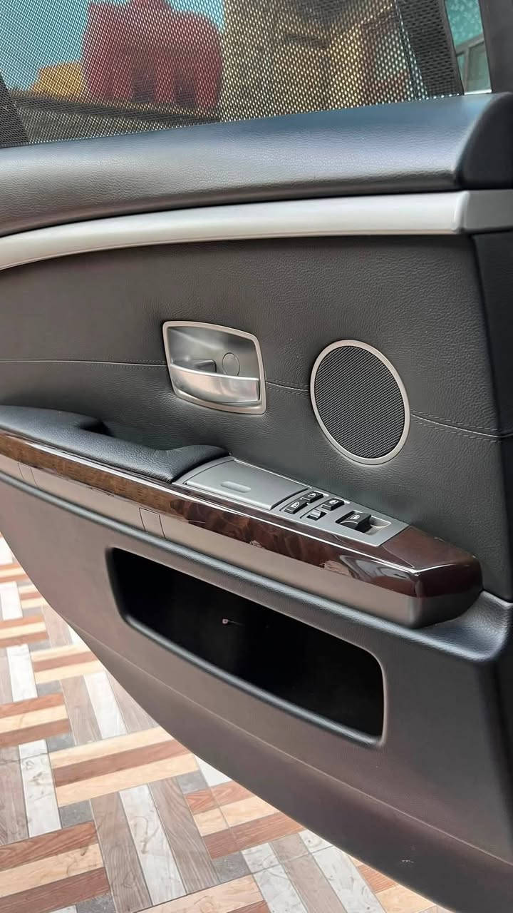 للبيع للبيع فقط
بي ام BMW745i 2002  مكفوله كفاله عامه بدون قطره صبغ والسونار مرفق،السياره فول موصفات رقم ذي قار الجديد مداور ثاني يوم جديده بمعنى الكلمه جاهزه من صدر وتخم تاير تبريد ثلج تدفئه كهرباياته كله شغاله ما بيه اي نقص السعر130

للاستفار ***********
