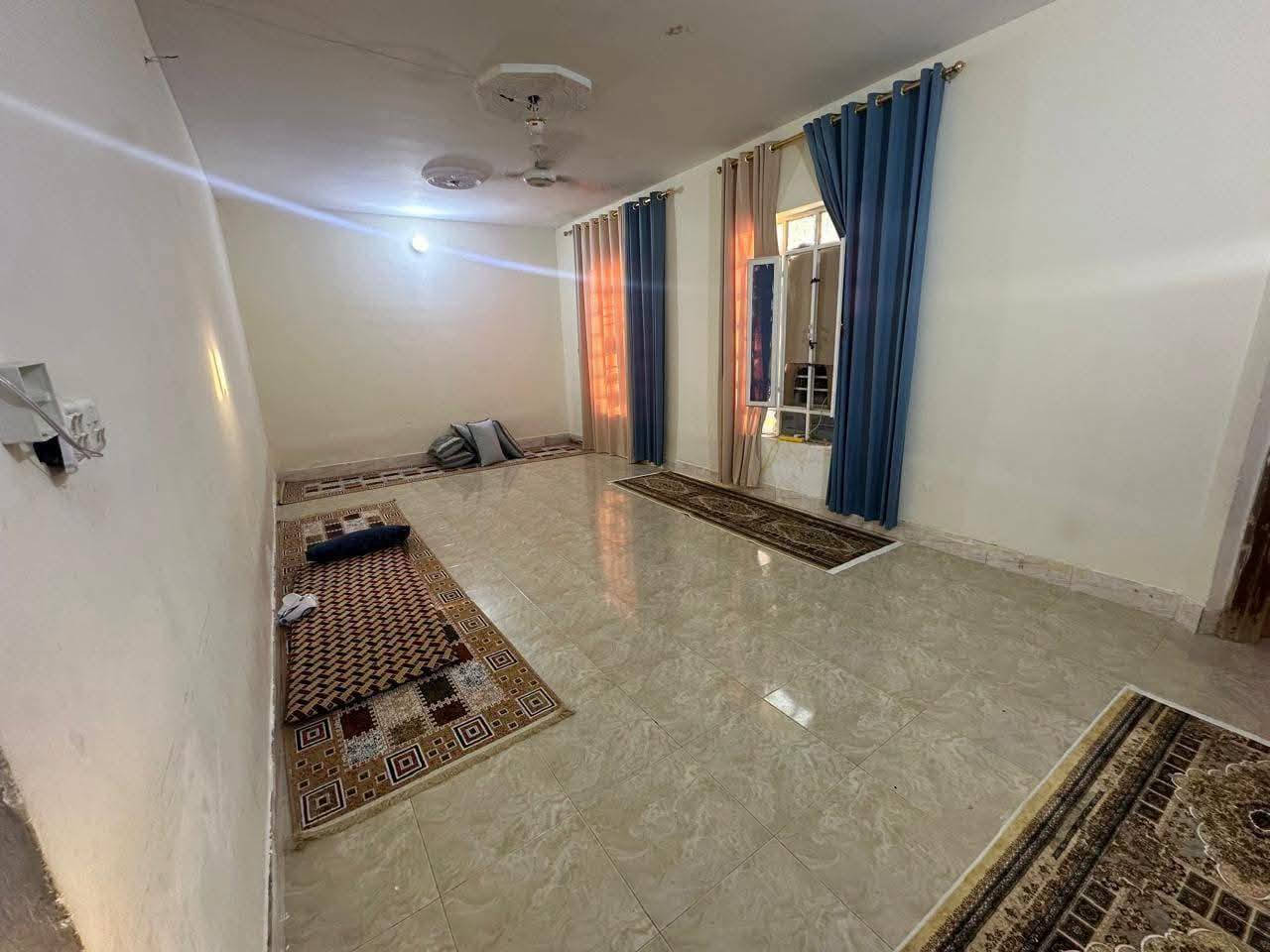 [[بسم الله الرحمن الرحيم]]
🏡     🏘      🏚 

#يوجد_بيت_طابق_ونص_للبيع

#العنوان  الفلوجة 
#المنطقة حي الشهداء // مقاطعة 23 الف

✅المساحة : 250م
⬆️ الوجة : 12.50م
🏞️النزال : 20م
 
غرف 3
استقبال 
صالة 
مناور 
مطبخ
صحيات 
الارضية سيراميك 
الجدران سيراميك 

                       #بناء 🧱 : طابوك 
      
     #شارع 🏞️⬆️⬆️ : 10م نافذ ع شارع 20م كامل الخدمات من اسواق مدارس 

  #السعر_محدد_من_قبل_البائع 
    
        
        ⚖️⚖️   نوع الملك : طابو صرف تحويل مباشر  🏙 

            #السعر💰💸:  85 مليون وبي مجال

__________________________________

للأستفسار⛔🖲️ : مراجعة 
🥇#مكتب_الرافدين_للعقار 🥇
العنوان شارع المنجزات تقاطع جامع التقوئ مجاور محطة المتميز المركزية لغسيل السيارات 🚗🚖
__________________________________

#ملاحظة//📋📑 اذا لديك عقار تريد تعرضة للبيع او تريد تشتري عقار قم بمراسلة الصفحة او اتصال على لارقام الموجودة+ واتساب
            
         #للأتصال_او_واتساب 📞  ***********
         #للأتصال_كورك.   📞.      ‏‪***********‬‏

#بيع_وشراء_الدور_السكنية_والزراعية_العقارات_في_مدينة_الفلوجة #مكتب_الرافدين_للعقار_بيع_وشراء_العقارات_بسعر_مناسب
#عقارات_الانبار_الفلوجة
