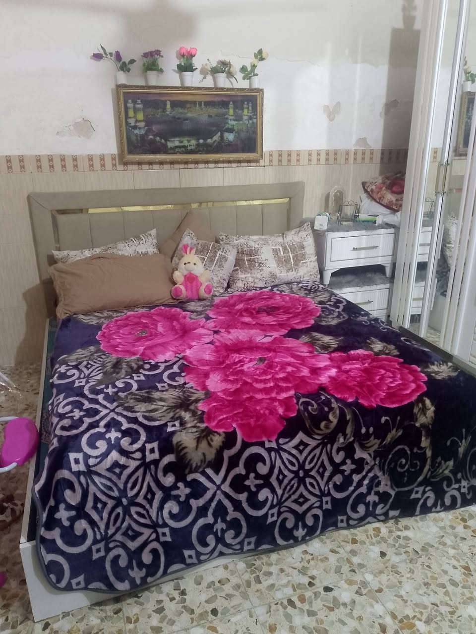 سلام عليكم غرفه نوم تركي 6 قطع اشتريتها 500 الف صار ثلث اشهر نضيفه رايدها 350الف قفل ملاحضه بس ابواب الكنتور يرادلهن شد رقم وتساب ***********
