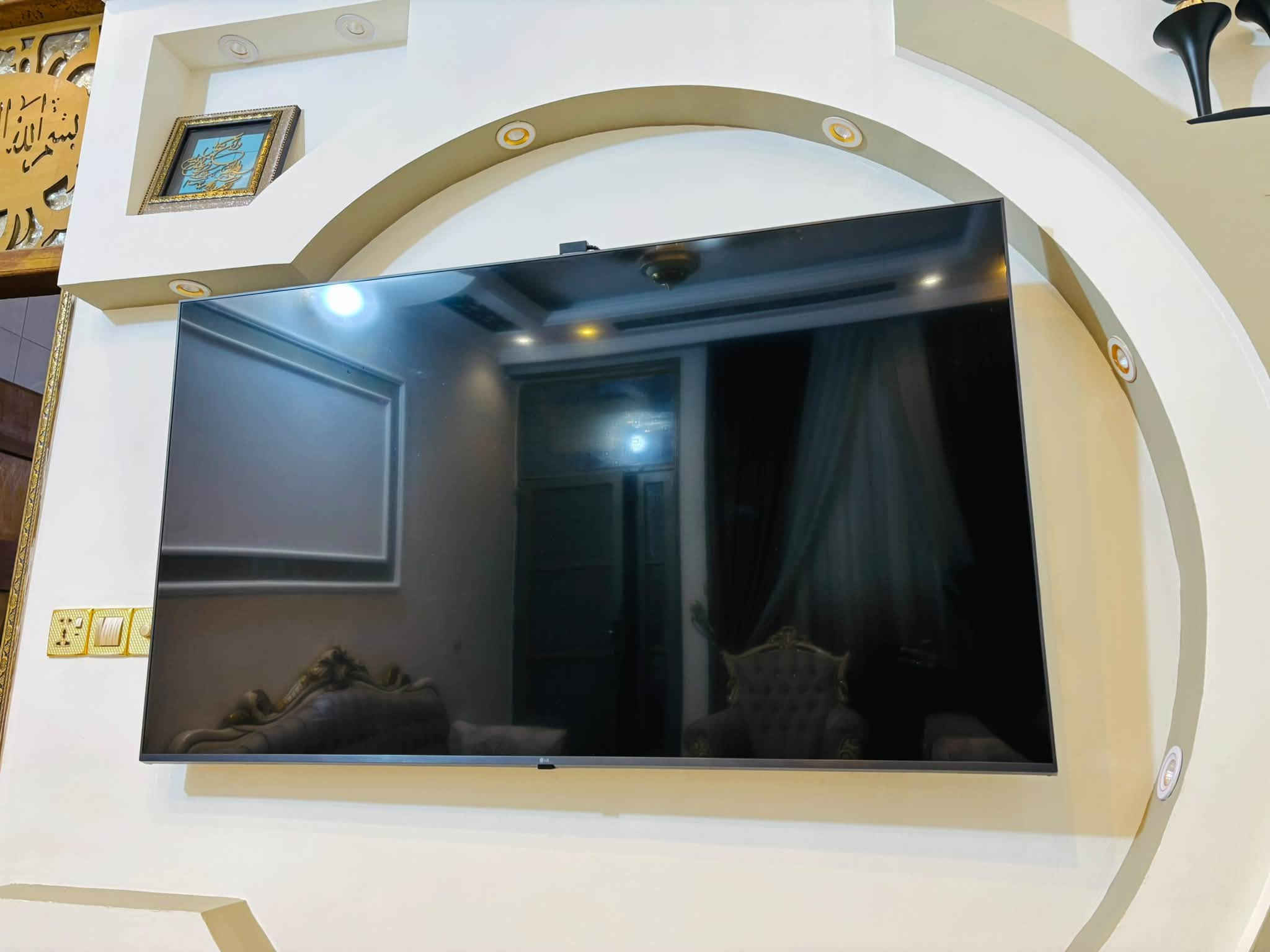 شاشة LG سمارت حجم 65 بوصه 4K (Crystal UHD) نظيفة جداً للبيع استخدم قليل صناعه حديث مصري لااصلي ويضا منزل بلمنشور اليبل 
   "  UHD ذكية (Smart TV) موديل حديث (CU8000). موديل حديث معروفه مواصفاتهه
• المواصفات: دقة عالية جداً 4K Ultra HD، تدعم الإنترنت، الواي فاي، وتطبيقات (يوتيوب، نتفلكس، وغيرها)، وتتميز بإطار نحيف وأنيق.
• الحالة: الشاشة نظيفة جداً وبحالة ممتازة وبدون أي عيوب أو خطوط بالصورة، الفحص والتشغيل عند المعاينة. للمعلومات سعر الجديد 1250  حاليا اريدهه 750
• العنوان بغداد م الصدر للستفسار 
• ⁠‭***********‬ فقط وتساب

نص مكتوب في الصور:
- بحث الفيديوهات المقترحة ركلات حرة لا تصدق أجمل 20 ركلة حرة في موسم 2026 8:09 أذان المغرب من العتبتين المقدستين بث مباشر بث مباشر كربلاء بث مباشر اذان المغرب من العتبة الحسينية والعباسية المقدسة | 22 ربيع الآخر | Karbala محمد عظيم | Mohamed Adem 40 ألف مشاهد حاليا أجمل 20 ركلة حرة في موسم 2026 أهداف مجنونة ومذهلة جننت المعلقين 90scopee قبل شهرين • 212 ألف مشاهدة سورة البقرة لحفظ وت أروع ما جود الشيخ | روح القرآن قبل 6 أيام • 46 ألف مشاهدة اقتراحات البث المباشر أذان المغرب من العتبتين المقدستين بث مباشر MATCH DAY