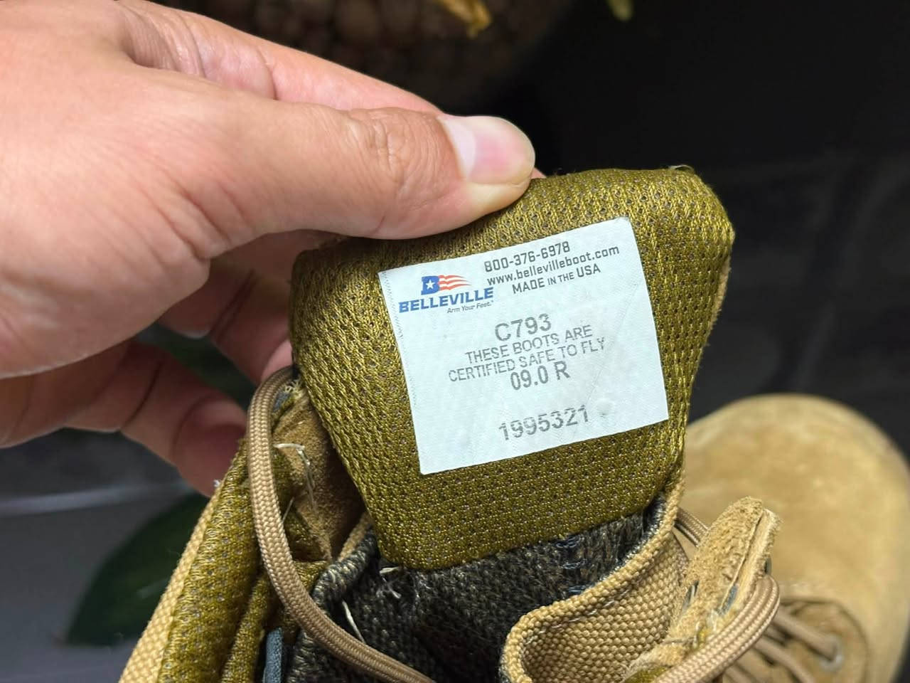 C793
THESE BOOTS ARE CERTIFIED SAFE TO FLY
 بليفل c793
أمريكي اصلي جديد غير مستخدم 
مكتوب عليه مصرح به للطيران.  يعني مال طيارين اصلي مو سوالف فيس بوك 
قياس ٩.  يلبس ٤٢ و ٤١ 
بغداد 
***********
