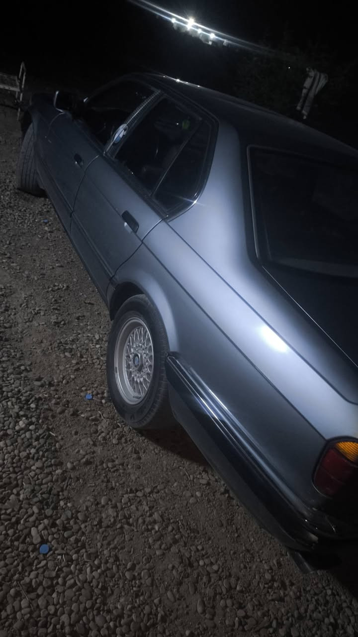 للمراوس فقط اريد 740 خفاش كاسه بدي قديم مومشكله اهم شي بلاديه .
السلام عليكم 
BMW 735  V6
گير اوتو 7بن 
كير مكينه كفاله شرط حاويه لاصرف ولابخار 
السياره بلاديه كفاله لاخياس ولاضربه ولا ملزگه 
فول مواصفات موديل 1987انضف بي ام بموديله شرط 

رقم كركوك مشروع شرط التحويل 
كل كهربائياتها شغاله بيه كم ملاحضه فقط 
مراوس معه 740 خفاش كاسه بدي قديم فقط 
مكاني كركوك قضاء الحويجه شارع الاطباء 
***********
