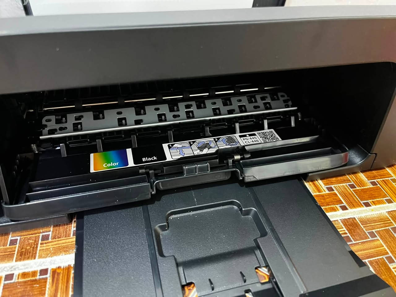 طابعة Canon PIXMA TS3640 للبيع

 شبه جديدة ونظيفة جدًا
 استخدام قليل
 طباعة + نسخ + سكانر
 تدعم الطباعة من الموبايل والواي فاي 
 مناسبة للبيت والطلاب والمكاتب

 ملاحظة: الطابعة بحالة جديدة، فقط تحتاج خرطوشة حبر.

 السعر:65الف  فقط

 للتواصل: ***********
