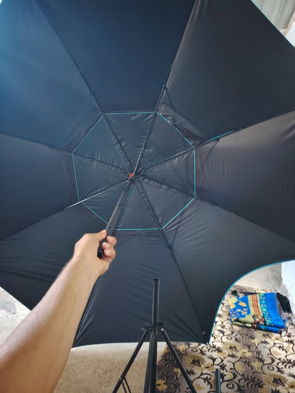سلام عليكم اخوان شمسية جديدة ما مستخدم تفيد اهل السفرات اهل البصطيات يخلوهه في وبيهه تحكم تتحكم بيهه سعره 35 موجود توصيل هم ***********
