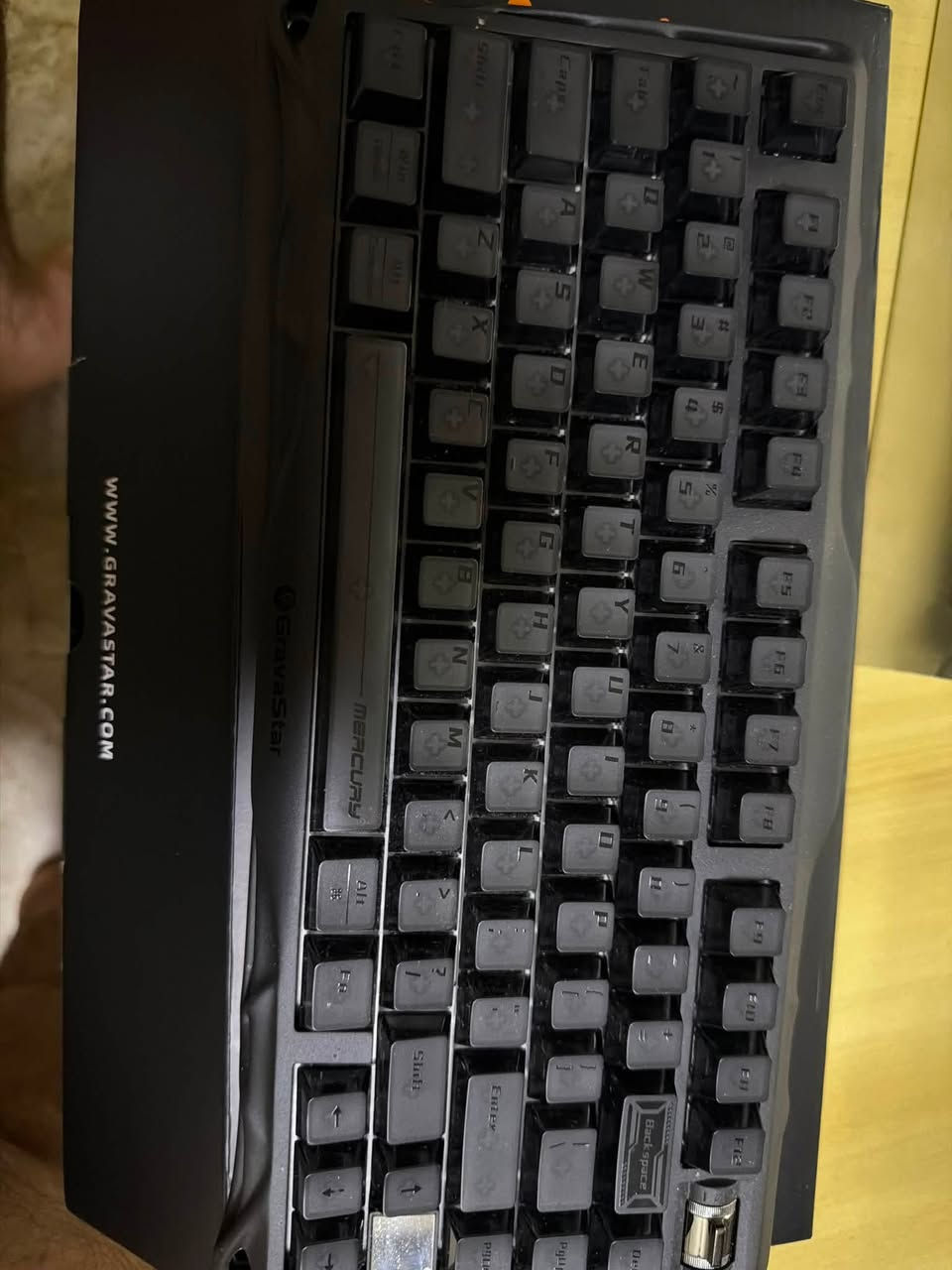 السلام عليكم 
عندي كومبو ماوس و كيبورد 
الكيبورد k1 من gravastar والماوس viper V3 pro white edition الجهازين استعمال اسبوع واحد فقط 
اخت الجديدات سعرهن ٢٥٠ الف و بيهن مجال 
مكاني بغداد الكرادة ما عندي توصيل
رقمي ***********
