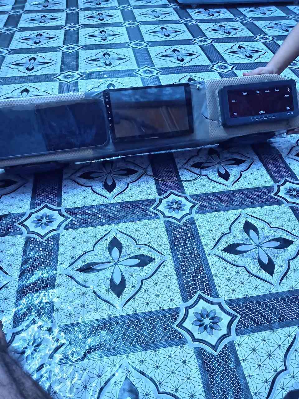 اللبيع شاشه بلوتوث يصير بيه نت وياهه ساعه كترونيه طفت فجه ساعه وسماعات ثنين ودمام كلهن ٧٥ رقمي بي واتساب ***********
