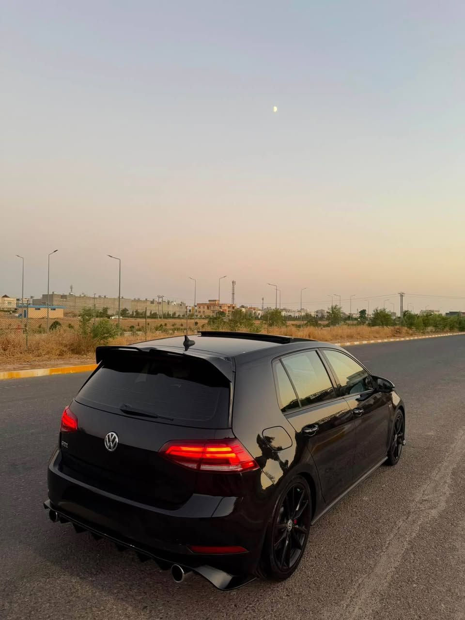 گولف GTI Mk 7.5
موديل٢٠١٨
٢پارچه و نيو
ده ركه چاملخ نيو بونيت
بيژوري
ارباگ سوكانو شان سيسته مه
مواصفات 
پانورامه 
بصمه 
شاشه گوره 
كير مكينه به شرت نه كرايته وه
رقم ***********
مكان أربيل 
سعر 138بي مجال بصيط Singapore
