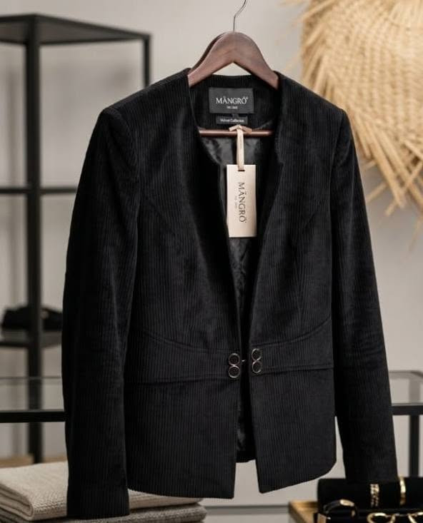 فساتين موديلات  ذات ألوان أنيقة
.. بضاعة شي ان قطع مختلفة......... لكل قطعة سعر مناسب 

احفظ القطعة تلتي تختارها وارسلها خاص  الاستفسار على الخاص

نص مكتوب في الصور:
- السعر 15 الف
- السعر 8000
- السعر.. ١٢ الف
- تنزیل مشاركة