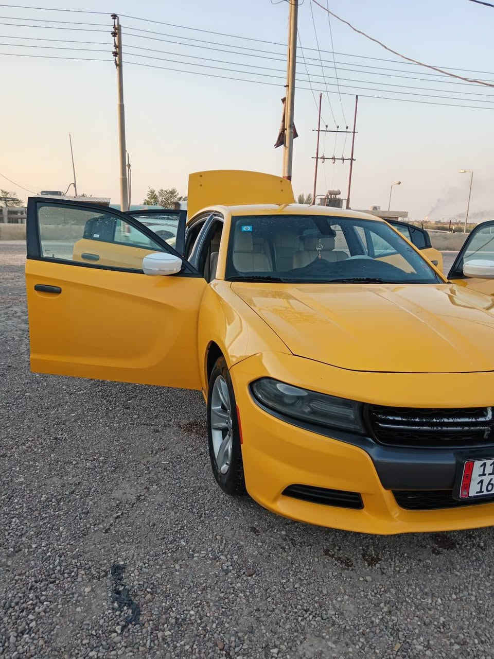 السلام عليكم جارجر وارد امريكي موديل 19 اصل رقم بغداد محرك 3600 بيها منضومه غاز تخم تاير منضومه تبريد جديده سياره جاهزه  صور الحادث بالمنشور وباب خلفي مبدل بالعراق السعر 200 وبيها مجال مكان السياره بصره قضاء المدينه ***********
