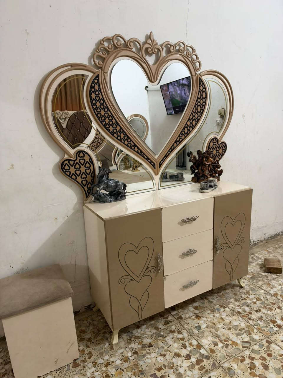 غرفة تركي • نظيفه • قرب جسر بته