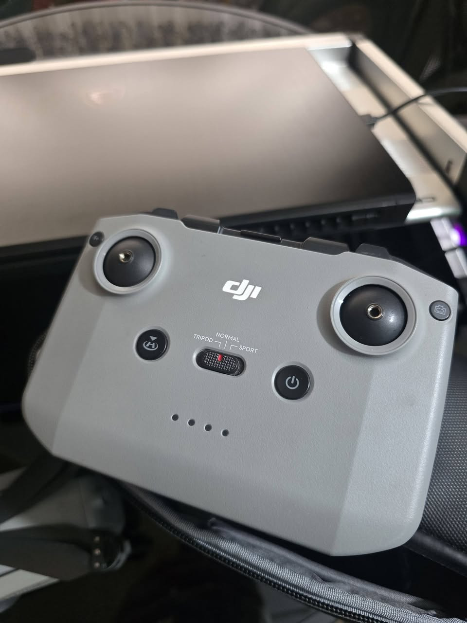 من رخصة الادمن 
للبيع درون نوع mavic air 2 كومبو نظافة جيدة 
للملاحظة عندي البطارية الخاصة بالجويستك يحتاجلهه تبديل و ٢ بطاريات ذات كفاءة متوسطة .
هذا رقمي الخاص للمهتمين بذلك
***********
الشراء عند الفحص الكامل 
عنواني الحله.
