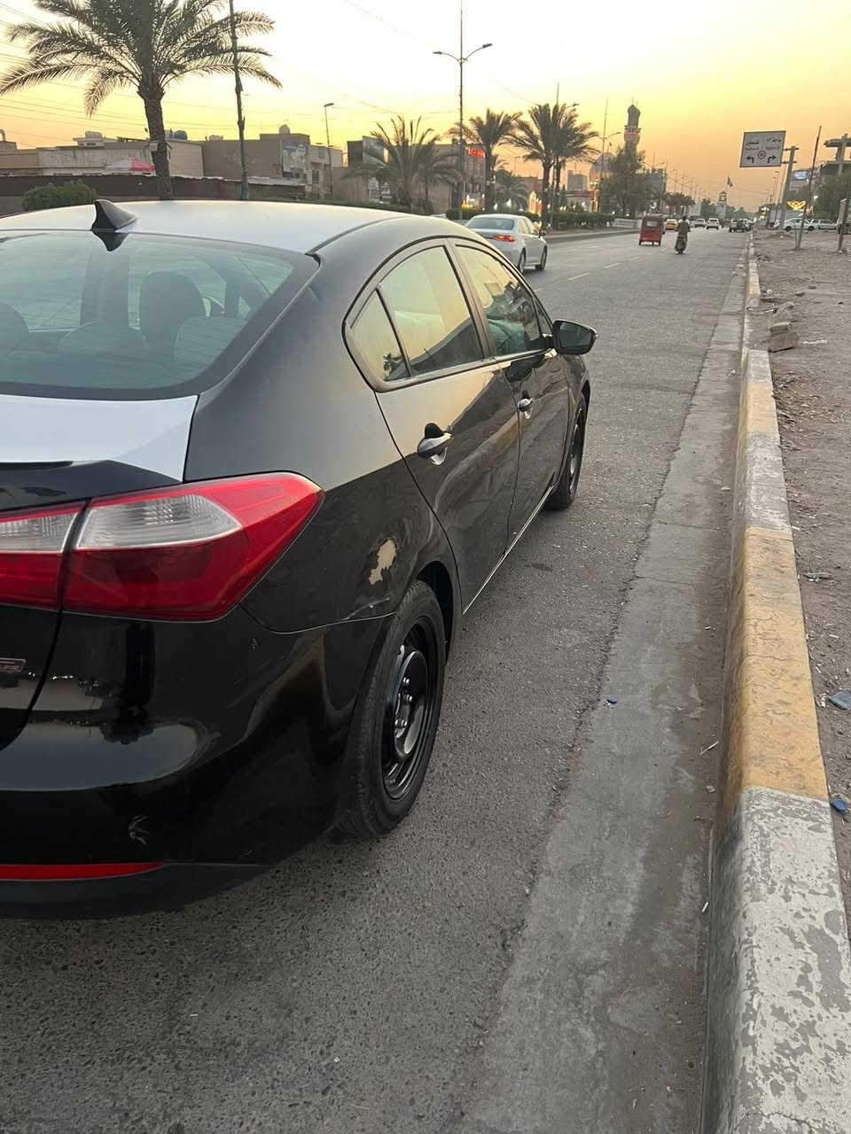 سلام عليكم
كيا فورتي وارد امريكي 
حادثها باب خلفي و جاملغ خلفي 
بجم كبس 
بدون ايرباك 
موديل 2015  رقم بغداد انكليزي بأسمي تحويل مباشر 
محرك + كير + تبريد خير من الله 
سونار جديد 
العنوان بغداد الشعب 
***********
السعر 93 $ 
وبيها مجال
