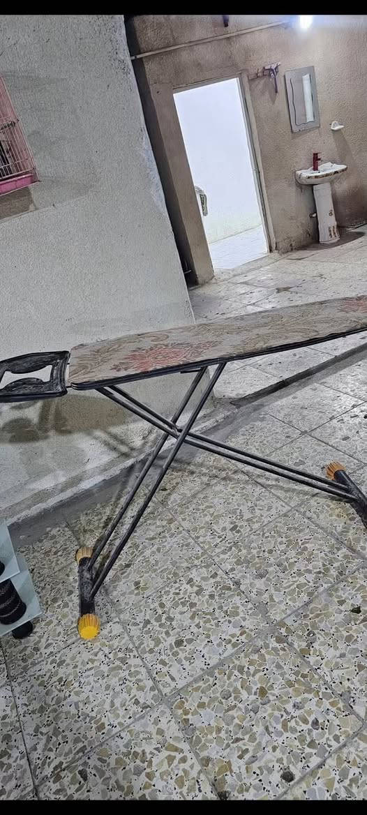 ميزين بلازمه مع ميز كوي للبيع  كلهن 30 الف المكان باب الهوئ
***********
