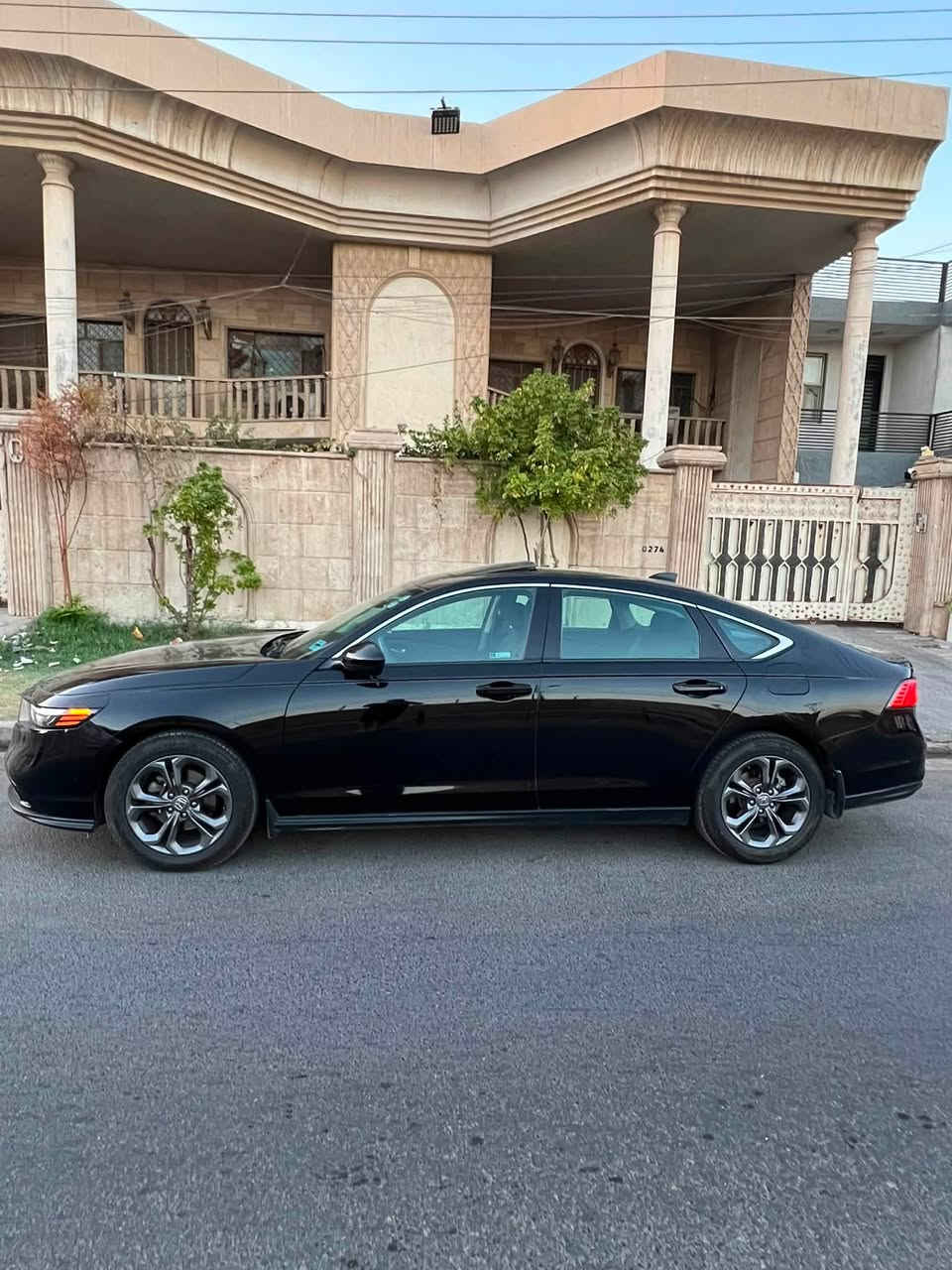 السلام عليكم ورحمة الله وبركاته
هوندا اكورد 2023
1500 تيربو بانزين
ماشية 34 
فتحه 
تشغيل عن بعد
سبورت 
رادار 
كشن كهرباء تدفئه
مخمل
حادثها جنطه فقط
واكو طخه بالباب بارد
سعرها 156 $
المكان بغداد سيدية
***********
