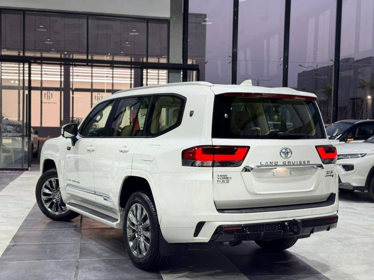 🖤🔥 TOYOTA LAND CRUISER LC300 2026 🔥🖤
👑 TWIN TURBO — LIMITED S — GXR

الفخامة إلها عنوان… والقوة إلها هيبة.

🚀 موديل 2026 بمواصفات استثنائية وحضور يخطف الأنظار.
💥 Twin Turbo V6
⚙️ ناقل حركة أوتوماتيك
🚙 دفع رباعي 4×4
✨ Limited S — GXR
🏢 وكالة شركة SAS

🔥 سيارة مو لكل شخص… هذه للي يعرف قيمة الهيبة والفخامة.

📲 جاهز تختار سيارتك؟ لا تنتظر!
اتصل بنا الآن واحجز LC300 2026 قبل نفاد الكمية.
📞 ***********
📞 ***********
📞 ***********

📍 أربيل – سايدين عدالة – مجمع أرام التجارية – بلوك A8

🚘 NWEKAR AUTO | نوێکار ئۆتۆ
اتصل الآن… وخلي الـLC300 تكون سيارتك القادمة! 🔥

