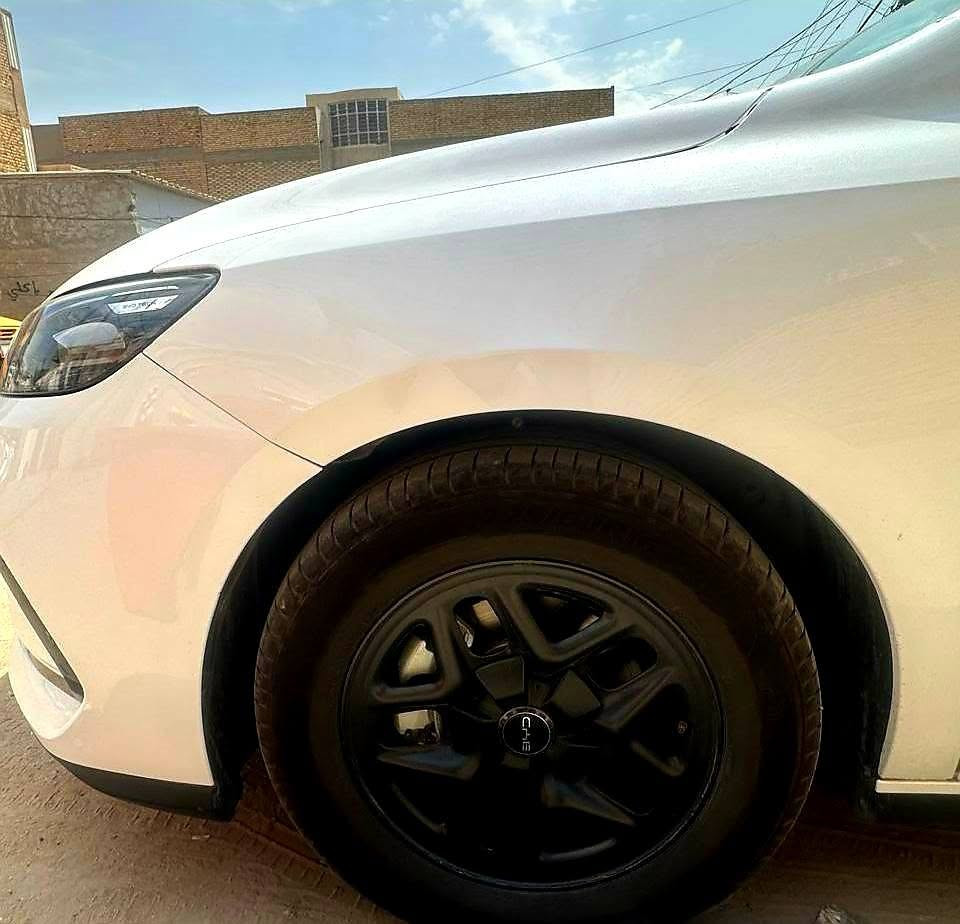 السلام عليكم بي واي دي سيل 5 للبيع سياره جديده اخت الزيرو ماشيه 11 مكفوله من كولشي عدا رصعه بلجاملغ الامامي جهة سايق السياره بسمي وسعرها 20500 وبيها مجال شوي حك جيه رقمها نجف ومكانها النجف الاشرف للاستفسار الاتصال على الرقم *********** النجف, العراق

