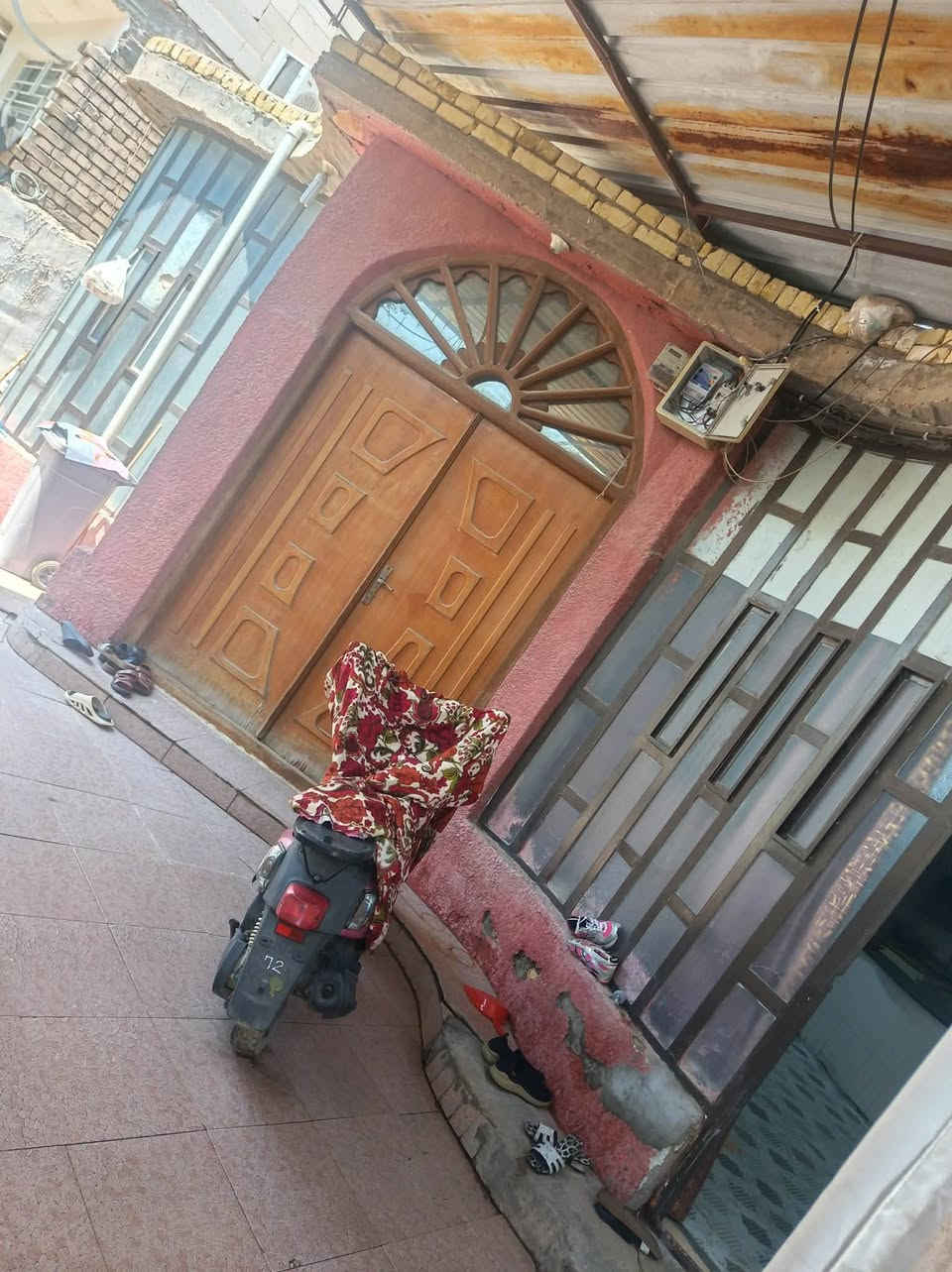 السلام عليكم يوجد بيت للبيع في حي البكر حي كمال مساحته220 متر للستفسار اكثر ***********
