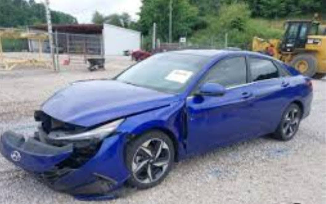 السلام النترا موديل 23 للبيع فول مواصفات فتحه بصمه تحكمها رادارات 130وبيها مجال بدون رقم عنواني بابل مكلف بنشر للاستفسار الاتصال عل الرقم *********** الحادث موجود بصوره امامكم
