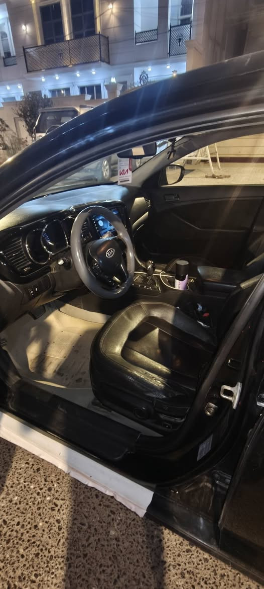 السلام عليكم Kia K5 2012 سيارة جاهزة من كل النواحي مكينة گير تبريد حدادة كهربائيات اصوليات كاملة مكملة السيارة شوفة عينك نواقص ما بيها كلش بسيطة ما بيها نواقص تعتبر 
تبريد ثلج منظومة جديدة 
تخم تاير وباتري وحدادة كله جديد 
سعرها 103 مكاني بصرة للاتصال ***********
