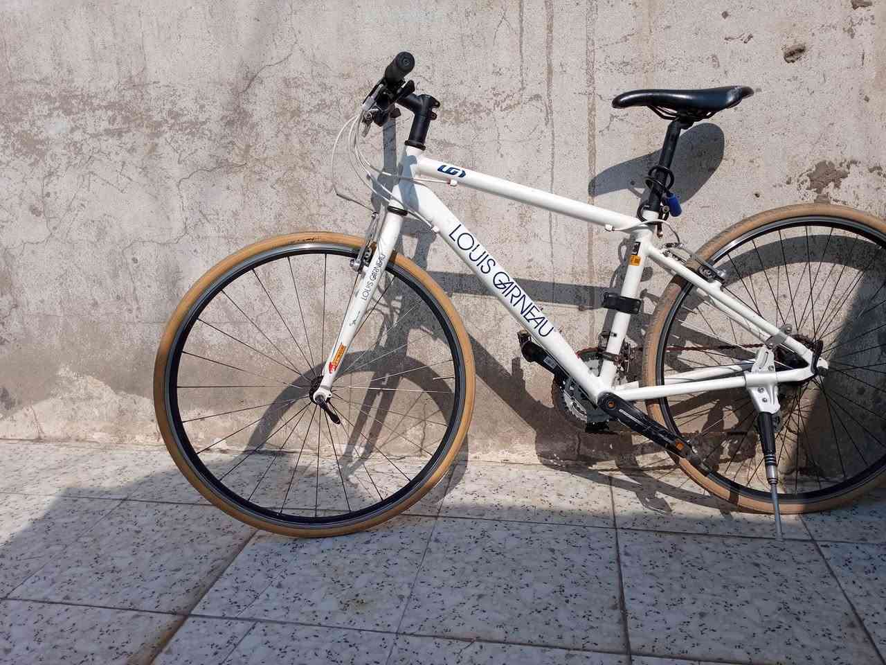دراجة Louis Garneau الكندية 🇨🇦
Hybrid / City Bike

سستم شيمانو بلكامل دفع سحب

هيكل ألمنيوم 6061 بالكامل وزن خفيف جداً
 
نظام التروس: 3×7

الفرامل: TEKTRO

ويل طبقتين ألمنيوم

ستيرن مستقيم Flat Bar مختم لويس 

حجم الفريم 42

نظافة الدراجة جيدة جداً وبحالة ممتازة 

تفاصيل وصور اكثر تفضل خاص 

العنوان بغداد 
السعر :260 الف وبي مجال للطيبين
واتساب: ***********
