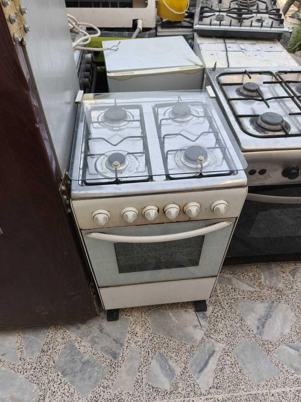 طباخ للبيع شغال نظيف***********
