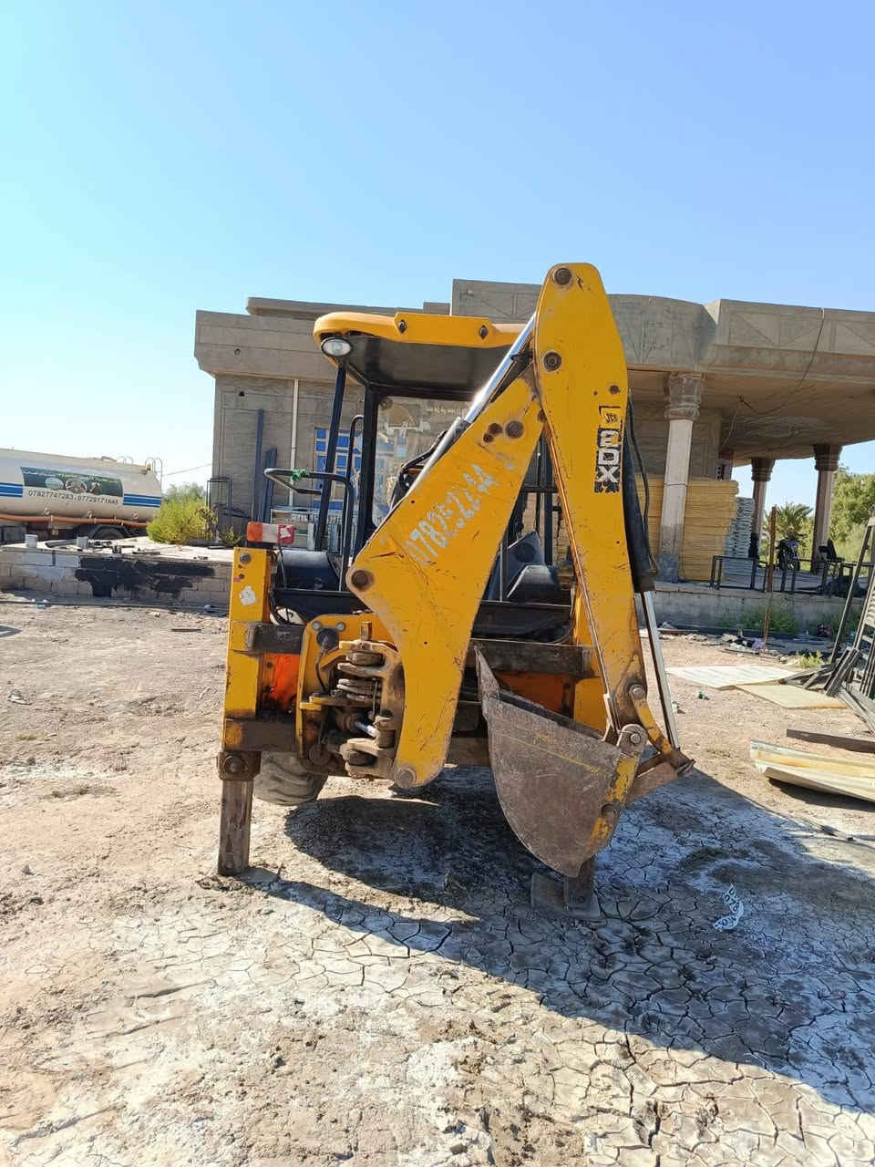 للبيع jcB موديل ١٤  جاهزه دفع رفع خير من الله محرك بي بخار بسيط مكفوله من فطر ولحام بدووون اوراق 
مكان 📍بغداد ابو غريب 
***********
