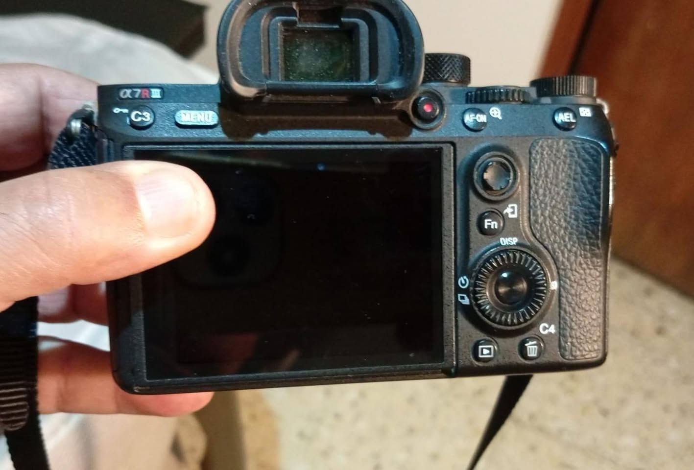 السلام عليكم 
كاميرا SONY للبيع مع الملحقات
السعر مليونين و750الف
للاستفسار الاتصال على الرقم
***********
